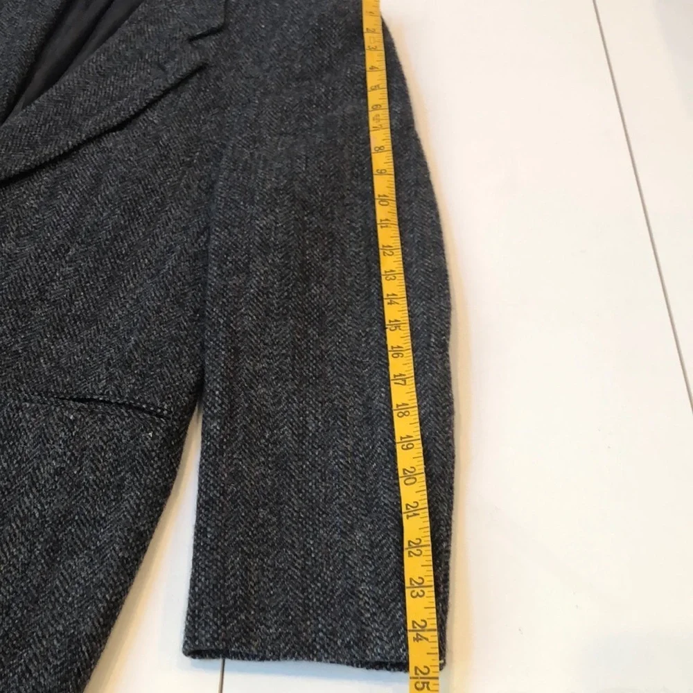 Gray Tweed wool Sport Coat Single breasted 2 button Structured Shoulders *42